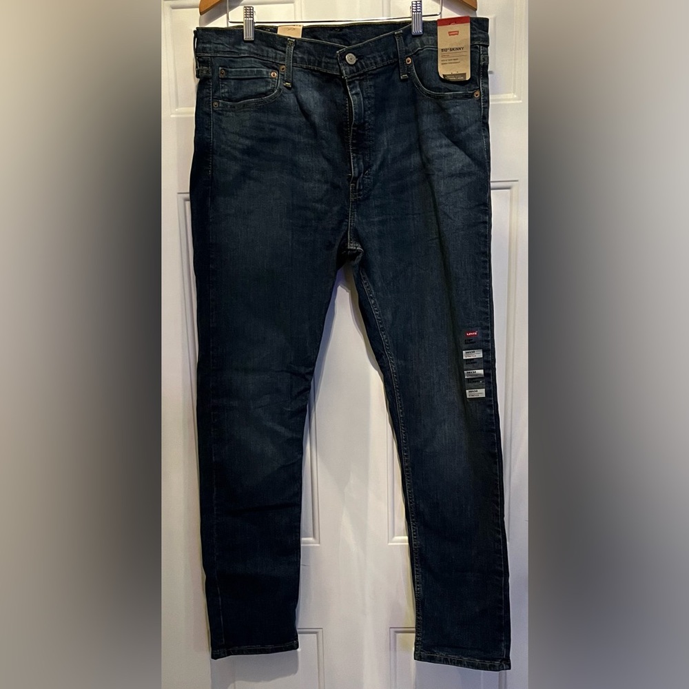 Men's blue Levi's jeans
